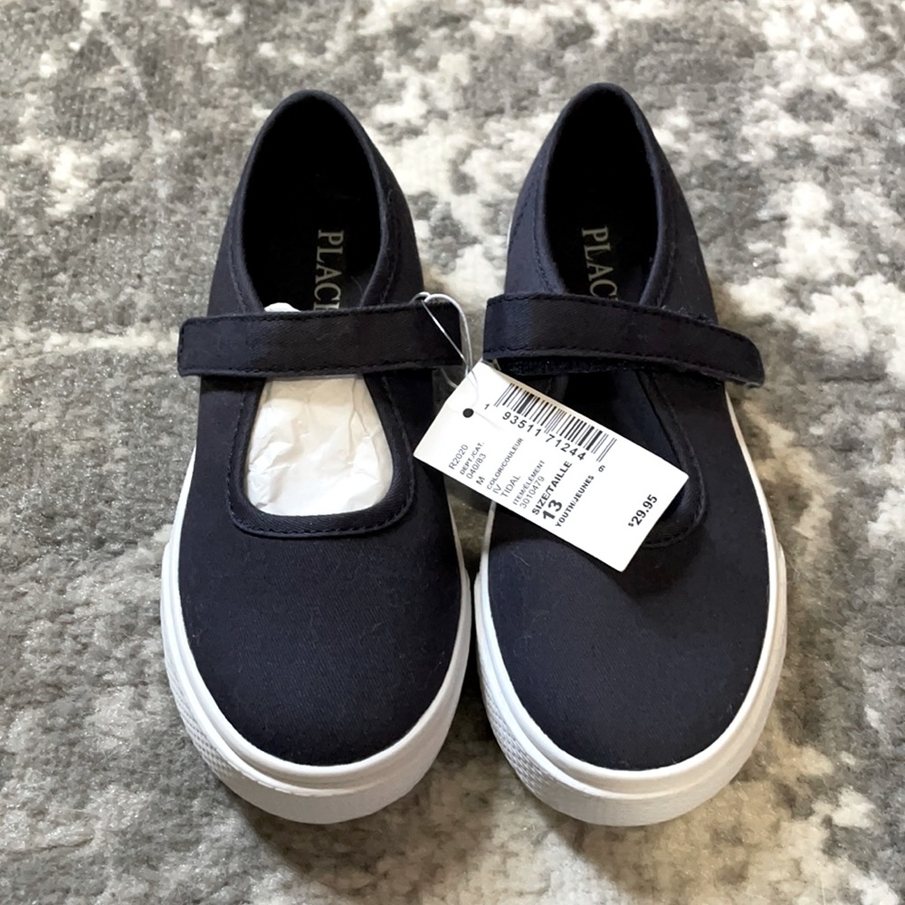💕2 for 18$ Girls Children’s Place Velcro Shoes💕